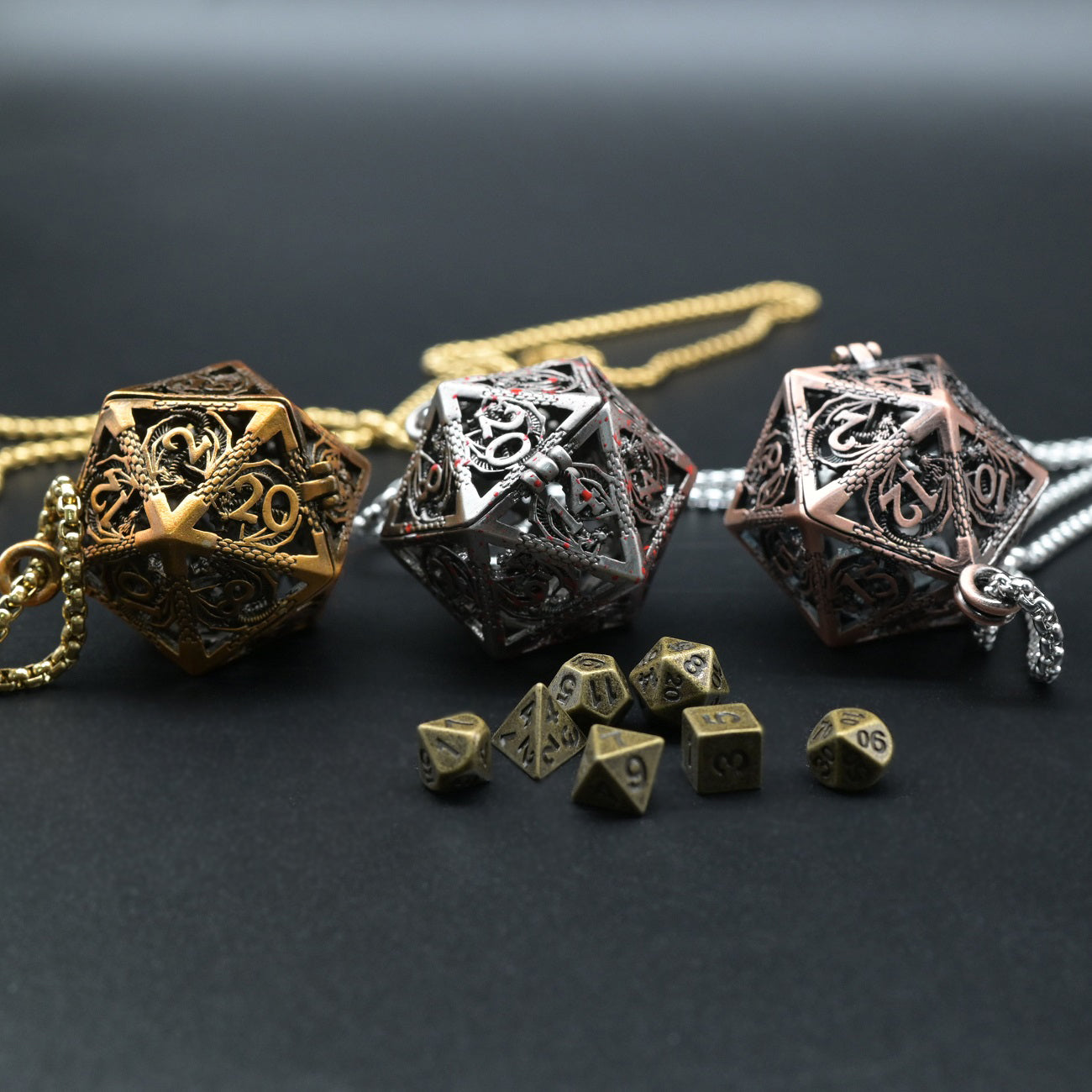 D20 Würfelkette Bronze | mit Würfeln | Aufklappbar aus Metall | Halskette