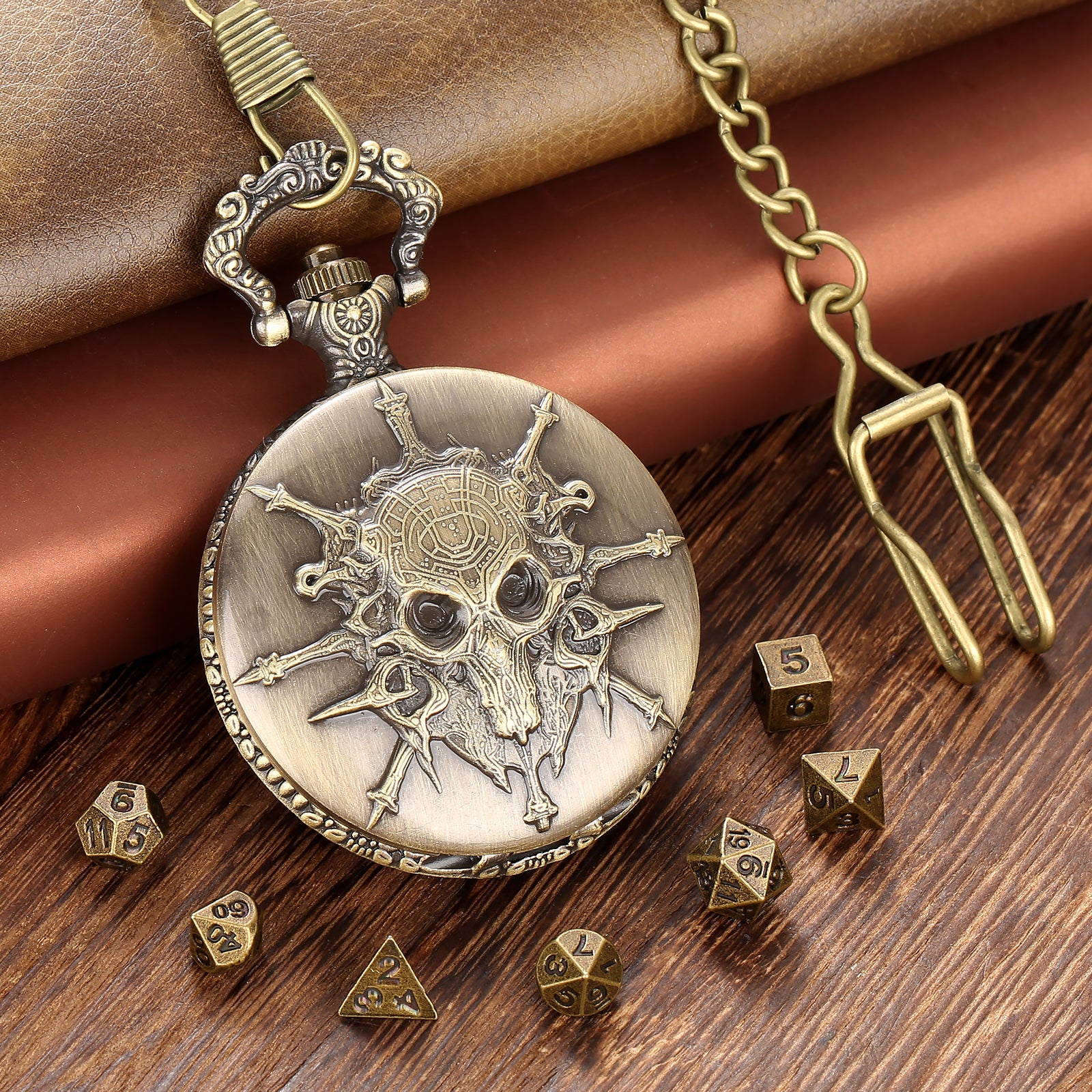 Skull - Würfel Taschenuhr | inkl. 7 teiliges Mini Metallwürfelset