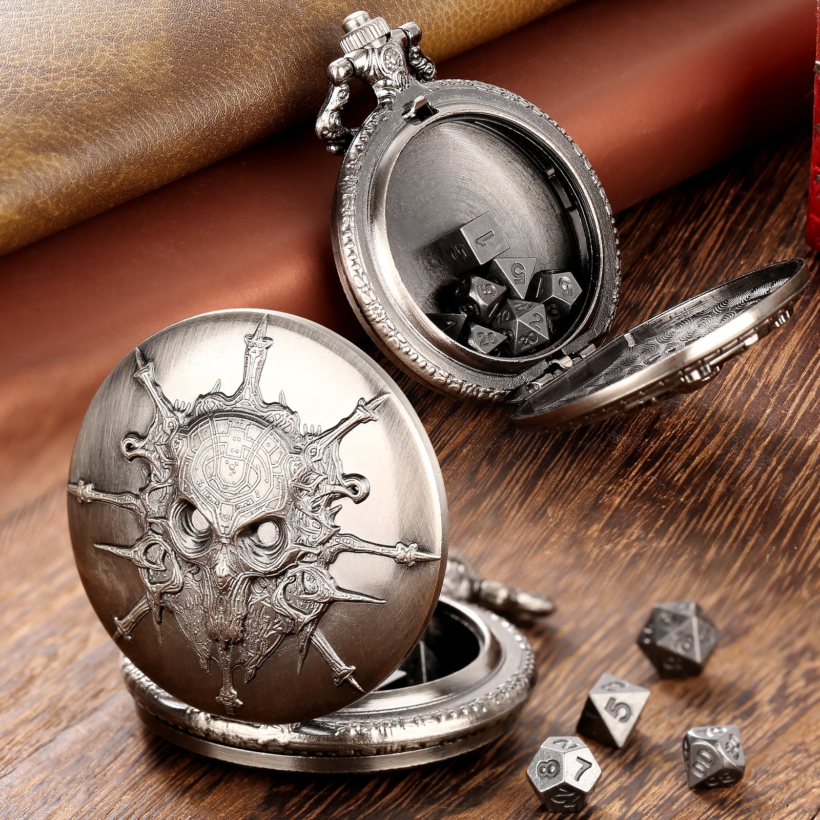 Skull - Würfel Taschenuhr | inkl. 7 teiliges Mini Metallwürfelset