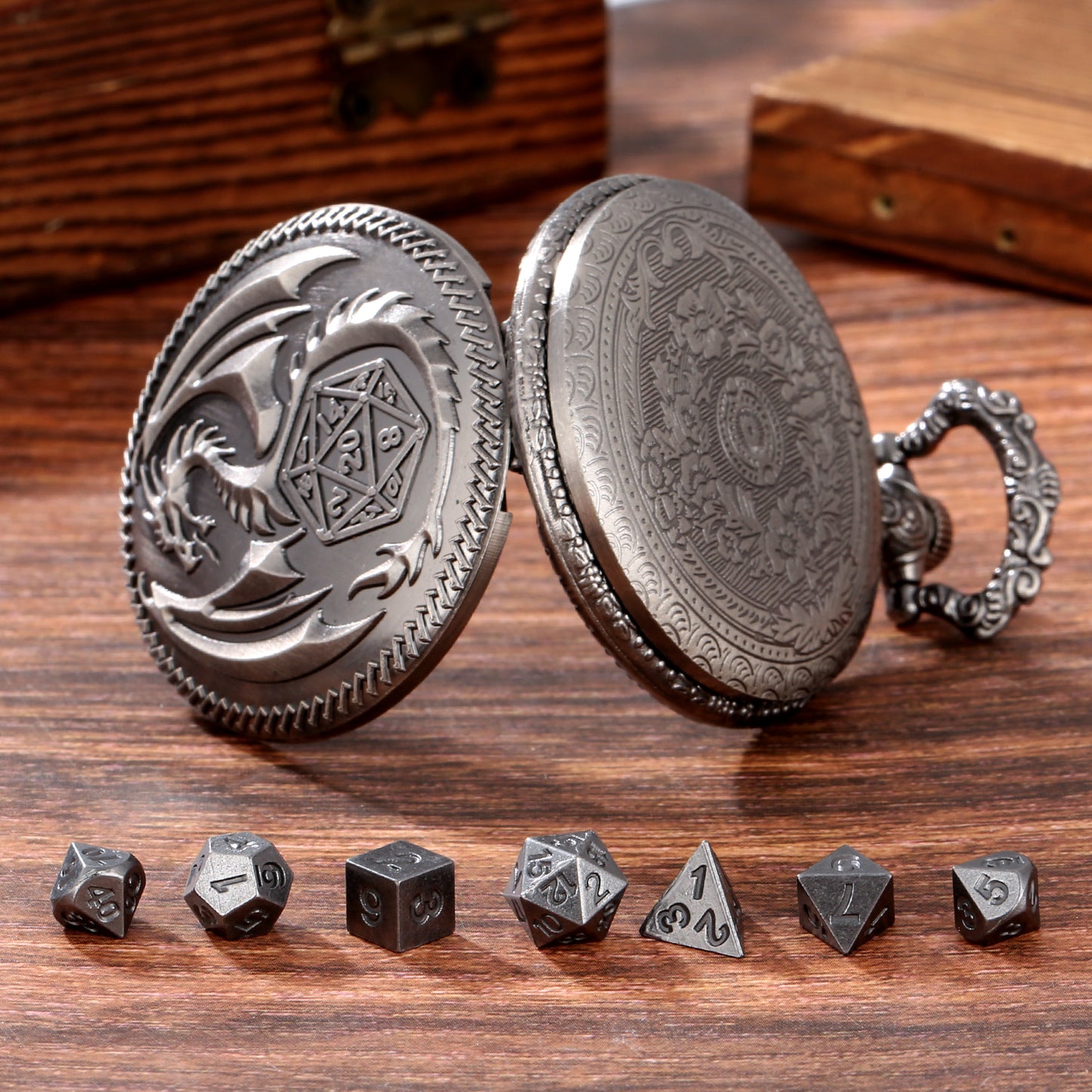 Nat20 Dragon - Würfel Taschenuhr | inkl. 7 teiliges Mini Metallwürfelset