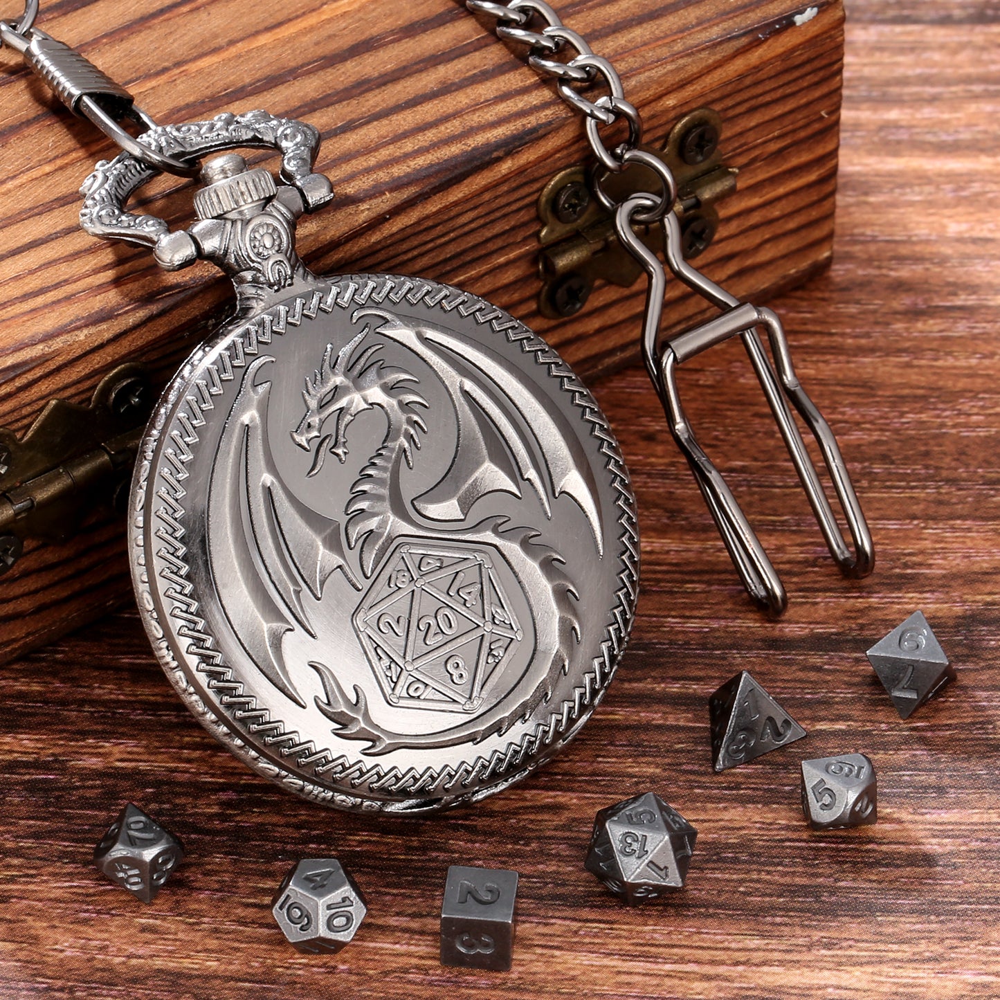 Nat20 Dragon - Würfel Taschenuhr | inkl. 7 teiliges Mini Metallwürfelset