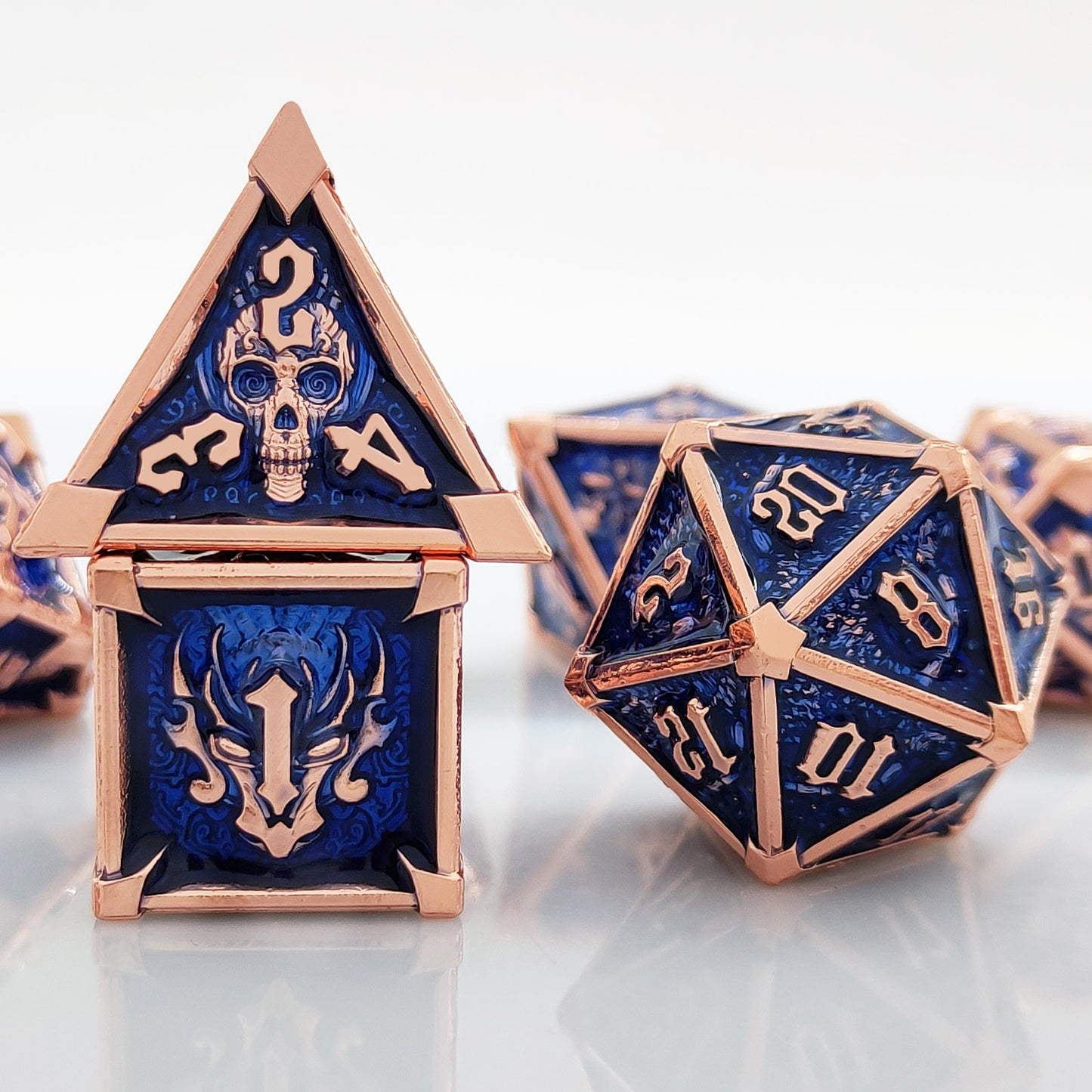 Dämonen Totem Würfelset Rosé, Blau | 7-teiliges Würfelset