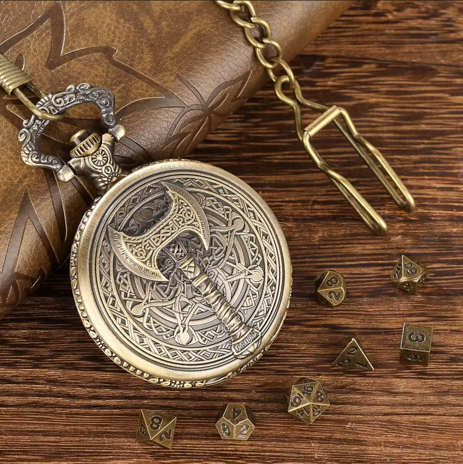 Bronzeaxt - Würfel Taschenuhr | inkl. 7 teiliges Mini Metallwürfelset