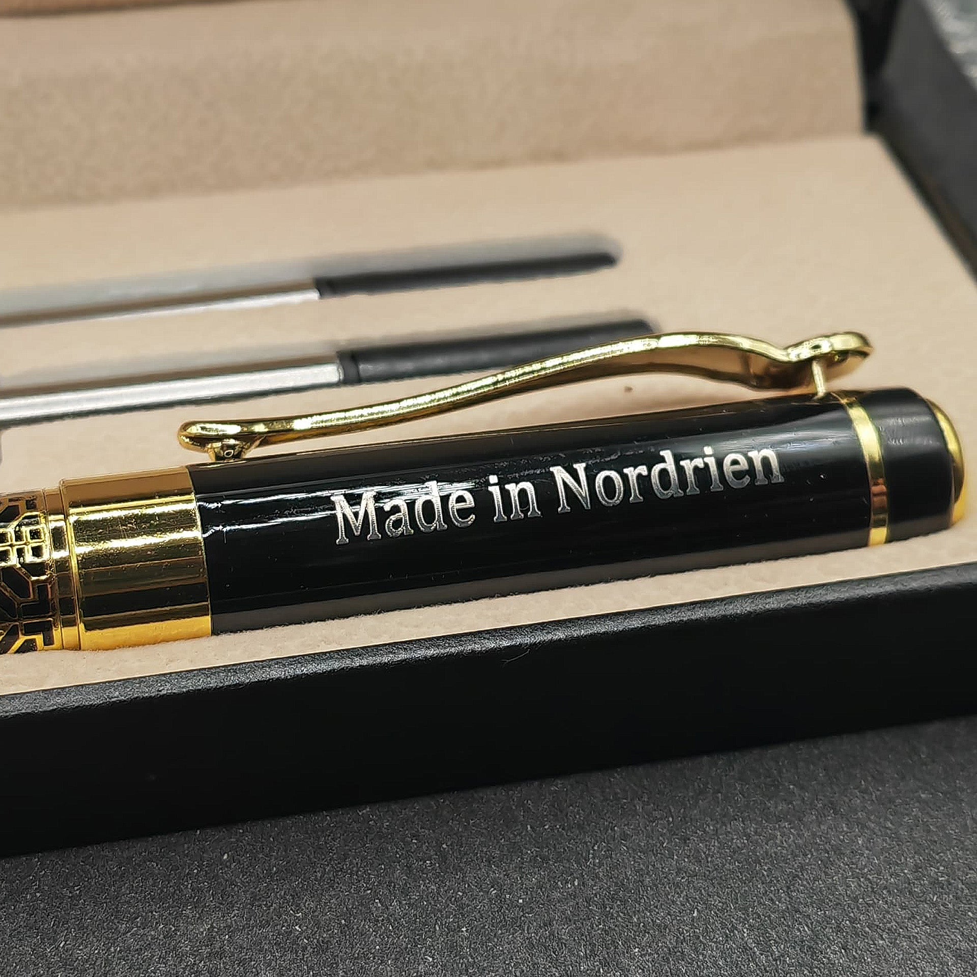 Made in Nordrien - QUEST Stift im Tintenrollerset | inkl. Etui und Ersatzpatronen