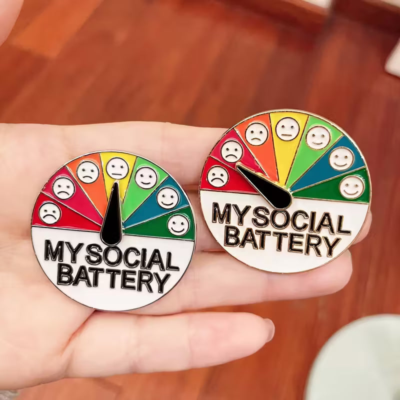 Social Battery Anstecker | Verstellbar aus Metall