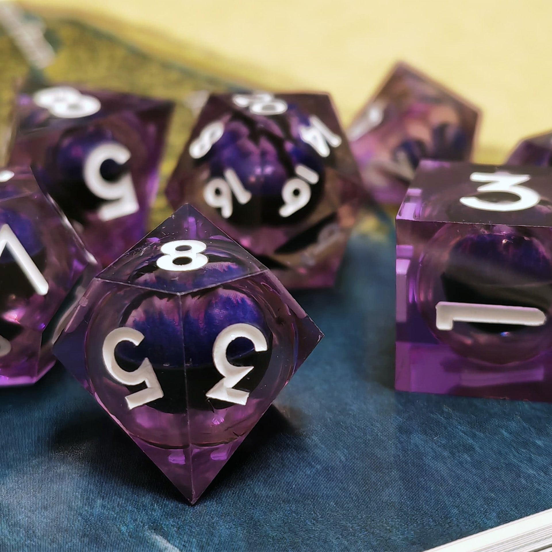 Drachenaugen Würfel mit flüssigem Kern | Violett | Set 7-Teilig