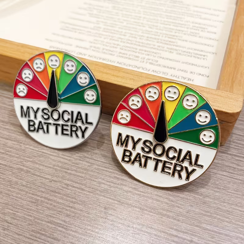Social Battery Anstecker | Verstellbar aus Metall