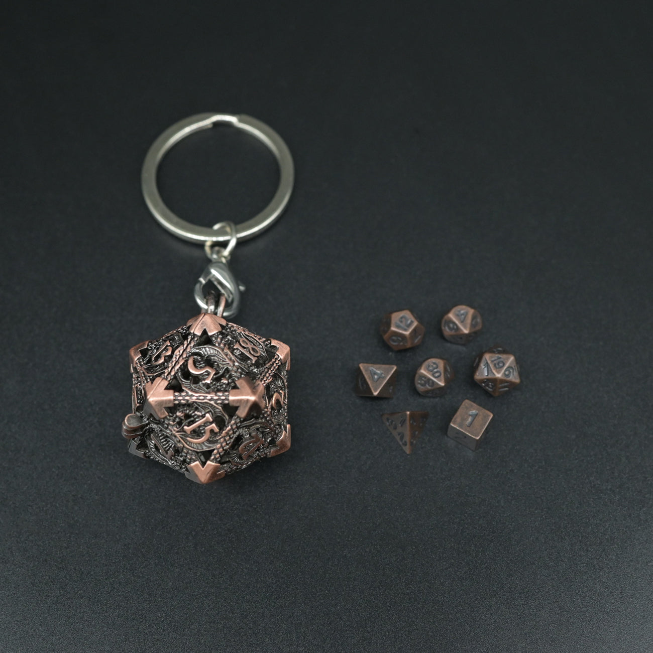 D20 Schlüsselanhänger - Keychain | Mit 7 Würfeln | verschiedene Farben
