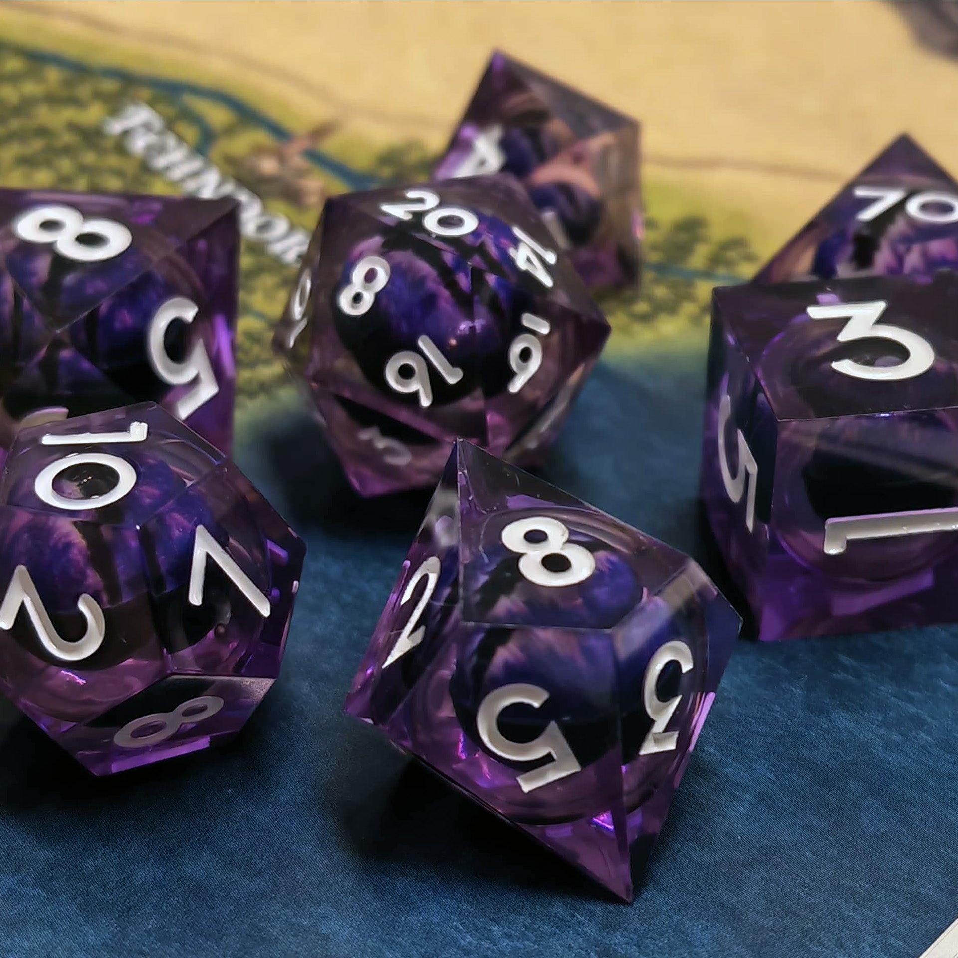 Drachenaugen Würfel mit flüssigem Kern | Violett | Set 7-Teilig