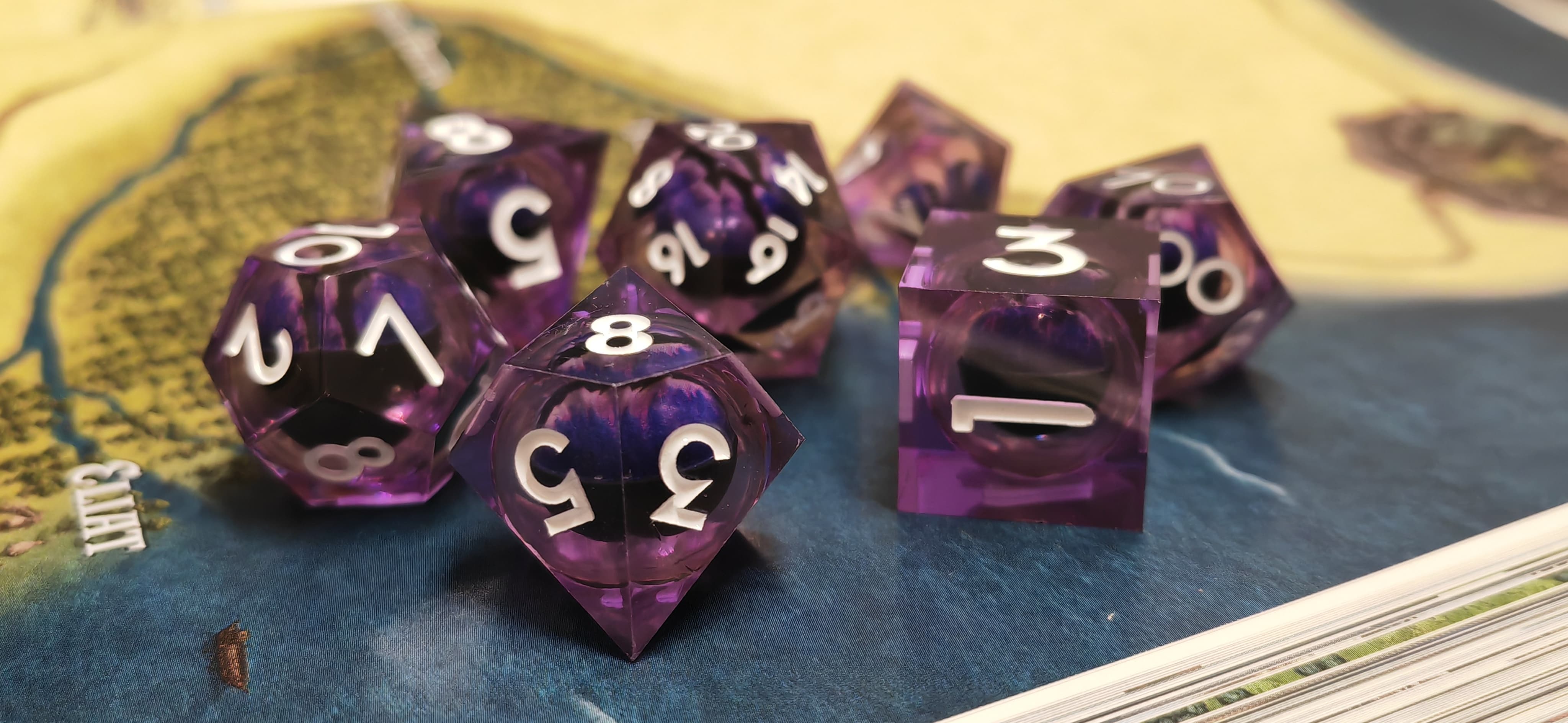 Drachenaugen Würfel mit flüssigem Kern | Violett | Set 7-Teilig