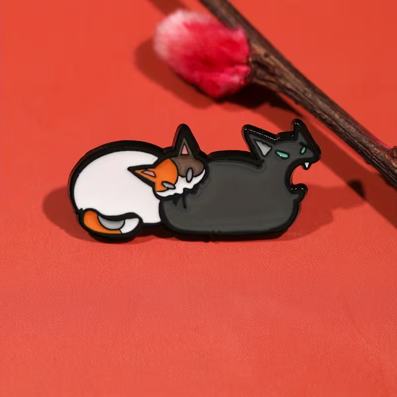 Arschbeißkatze Katzen Anstecker | Emaille Pin aus Metall