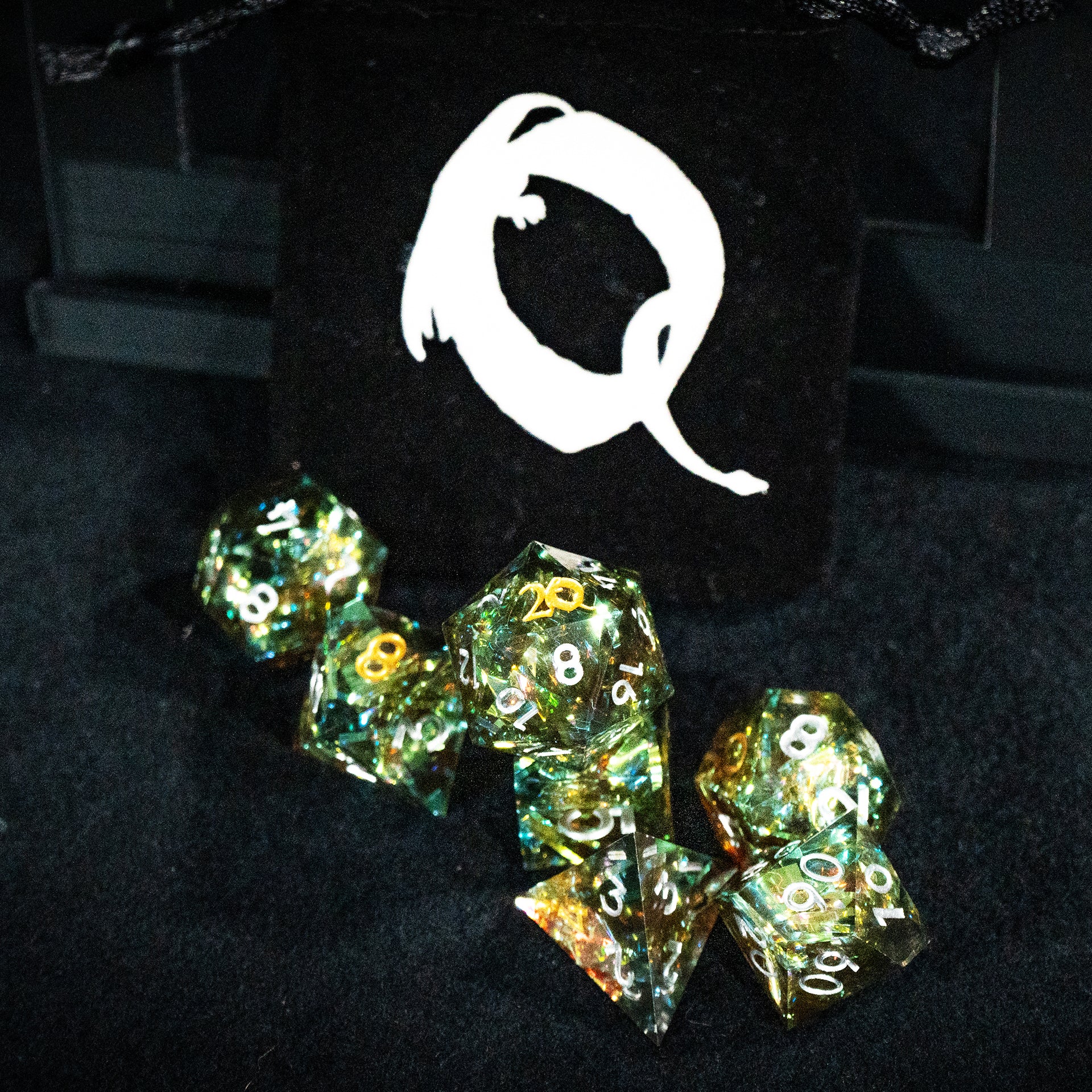 QUEST Premium Diceset | 7-teiliges Würfelset mit QUEST Würfelbeutel